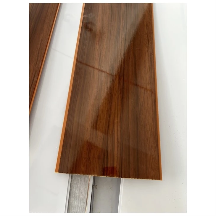 Horúci predajca ohýbateľný PVC stropný panel odolný voči plesniam